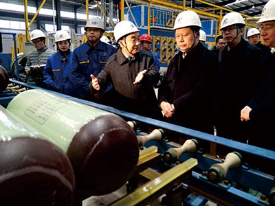原衡陽市委書記、市人大常委會主任周農(nóng)（湖南省人大常委會副主任、黨組成員、省總工會主席）視察金化高容，彭琪董事長現(xiàn)場陪同